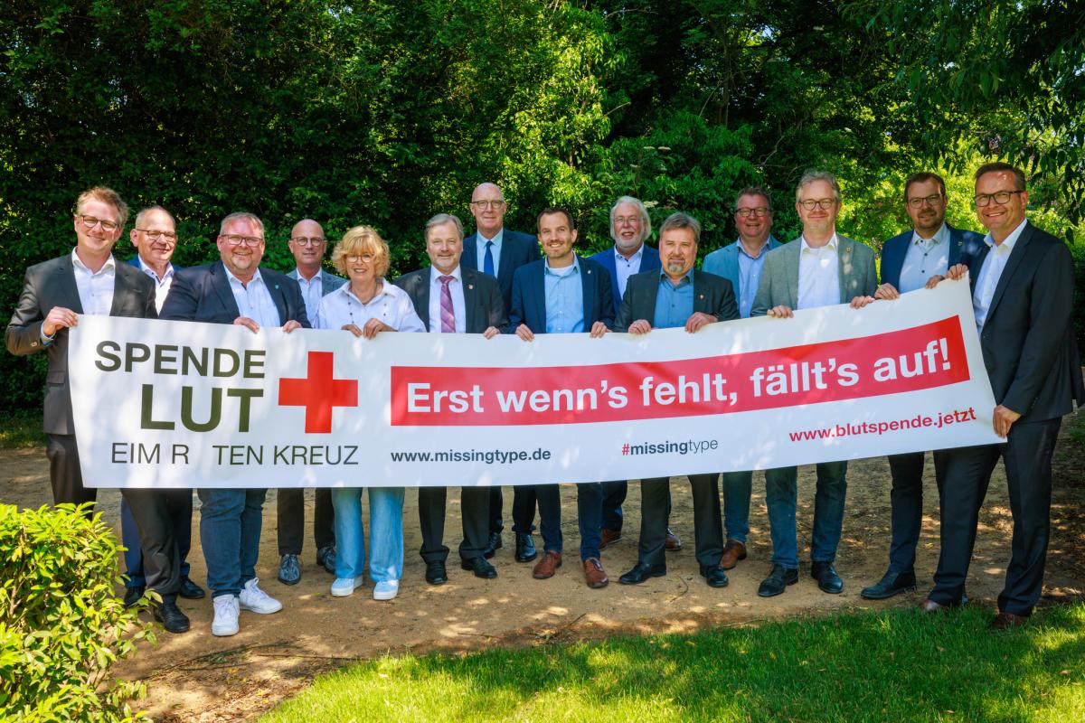Gruppenfoto der Bürgermeister und des Landrates zur Kampagne, Foto: Deutsches Rotes Kreuz