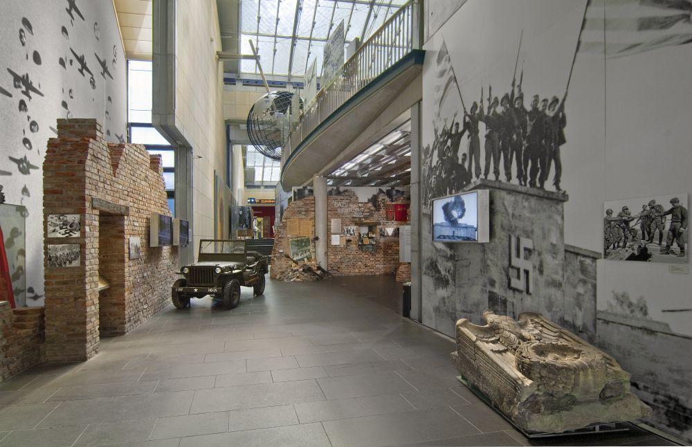 Eingang der Dauerausstellung im Haus der Geschichte in Bonn
