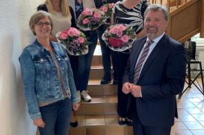 Gruppenfoto der Jubilarinnen mit Bürgermeister Clemens Brüx und Angela Maes vom Personalrat